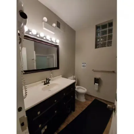 Traveler Favorite, Private Near Attractions Hotel