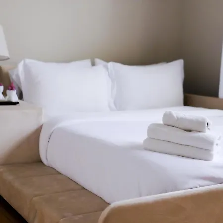 Sleeps 4 • New Modern 1br • Private Workspace *