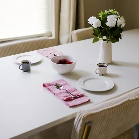 Sleeps 4 • New Modern 1br • Private Workspace *