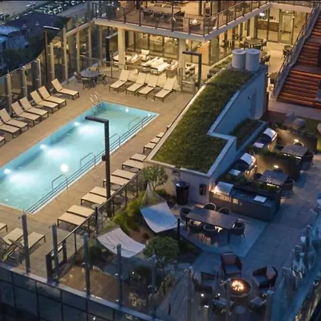 Foundry Unmatched Skyline Views At Lincoln Park Chicago