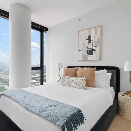 Foundry Unmatched Skyline Views At Lincoln Park Apartment Chicago