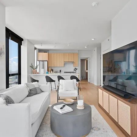 Foundry Unmatched Skyline Views At Lincoln Park