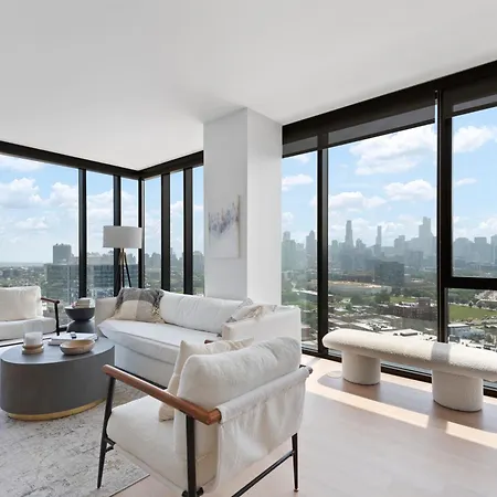 Foundry Unmatched Skyline Views At Lincoln Park Apartment *