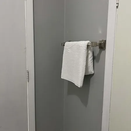 South Loop 2 Bedroom Apartment *
