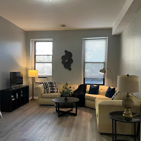 South Loop 2 Bedroom Apartment
