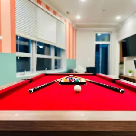 Apartment Pool Table Free Parking Sleeps 8