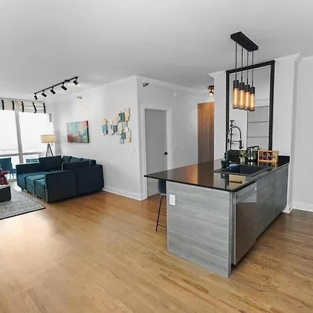 Luxury 1br Michigan Near Mccormick Parking