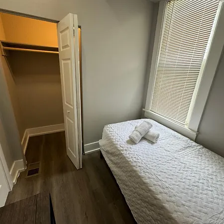Beautiful Near Downtwon - Free Parking! Homestay Chicago