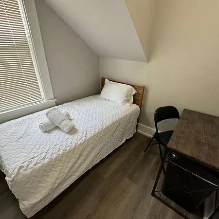 Beautiful Near Downtwon - Free Parking! Homestay *