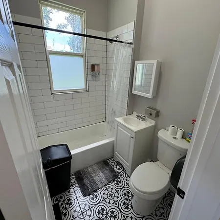 Homestay Beautiful Near Downtwon - Free Parking! *