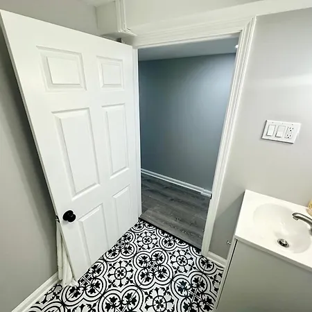 Super Amazing Place To Near Downtown! Free Parking