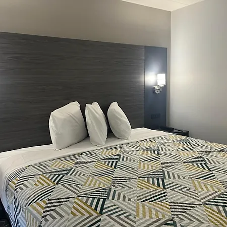 6 Chicago, Il - Halsted Hotel