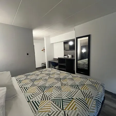 6 Chicago, Il - Halsted 2*