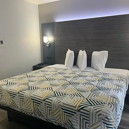6 Chicago, Il - Halsted 2* Chicago