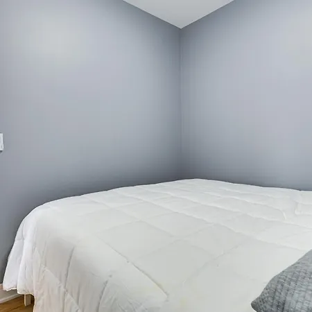 Apartment 1 Mi To Garfield Park Conservatory Modern Apt!