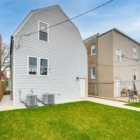 Apartment 1 Mi To Garfield Park Conservatory Modern Apt!