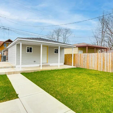 Apartment 1 Mi To Garfield Park Conservatory Modern Apt! *