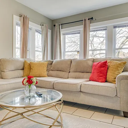 Walk To Devon Avenue & Warren Park: Apt! Chicago