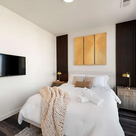 Luxury 2bd-2ba View-gym-rooftop