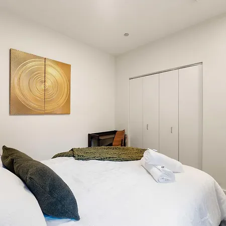 Luxury 2bd-2ba View-gym-rooftop * Chicago