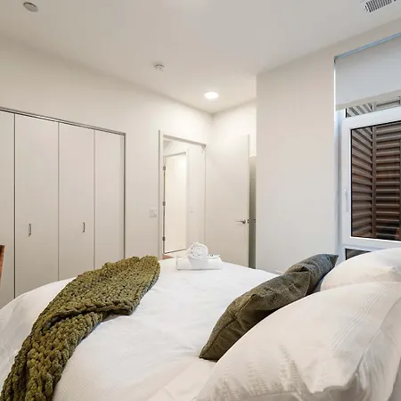 Luxury 2bd-2ba View-gym-rooftop