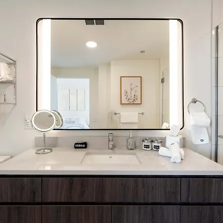 Luxury 2bd-2ba View-gym-rooftop