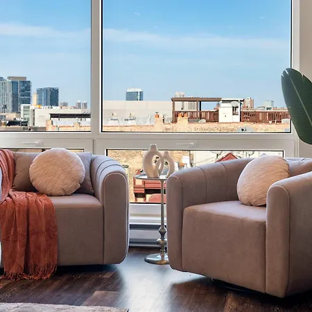 Luxury 2bd-2ba View-gym-rooftop * Chicago