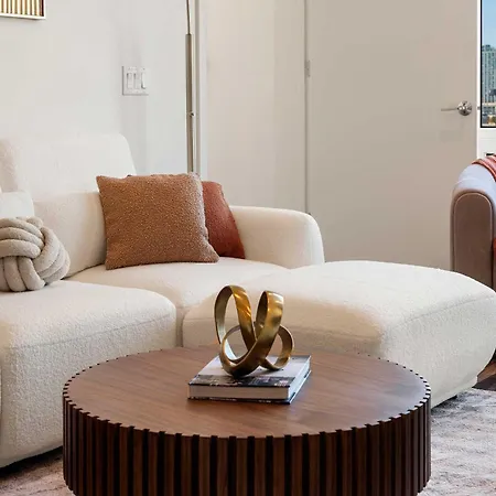 Luxury 2bd-2ba View-gym-rooftop