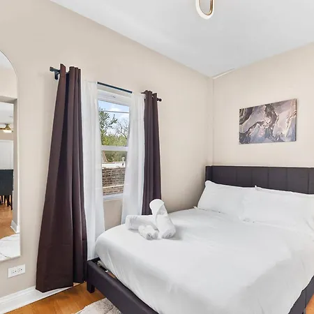Apartment The Bucklogan Nest | Sleeps 6 | Walk To Blue Line *