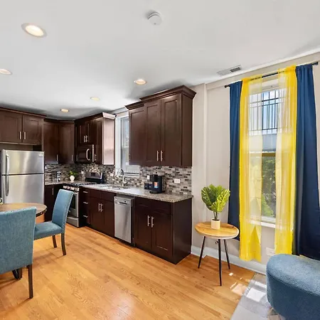 The Bucklogan Nest | Sleeps 6 | Walk To Blue Line *