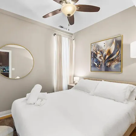 The Bucklogan Nest | Sleeps 6 | Walk To Blue Line Apartment
