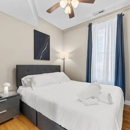 The Bucklogan Nest | Sleeps 6 | Walk To Blue Line Apartment