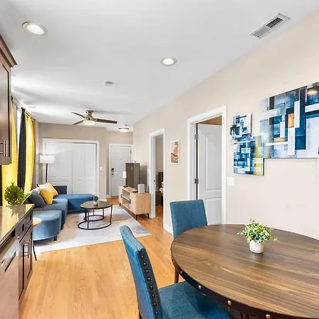 The Bucklogan Nest | Sleeps 6 | Walk To Blue Line * Chicago