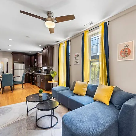 Apartment The Bucklogan Nest | Sleeps 6 | Walk To Blue Line *