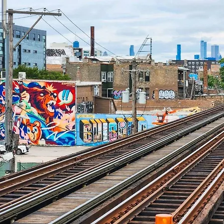 The Bucklogan Nest | Sleeps 6 | Walk To Blue Line *