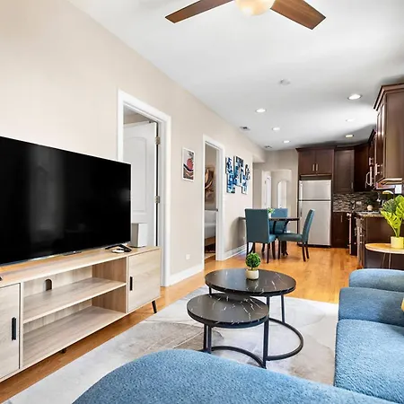The Bucklogan Nest | Sleeps 6 | Walk To Blue Line Chicago