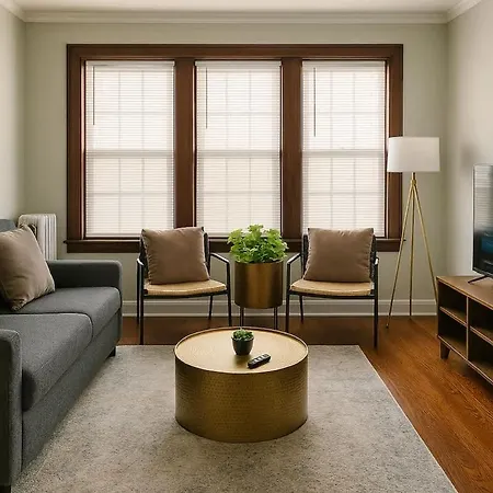 1br 1ba Windy Hideout - Lockwood Rep Chicago