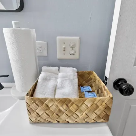 Spacious In Awesome With Wifi, Ac Apartment *