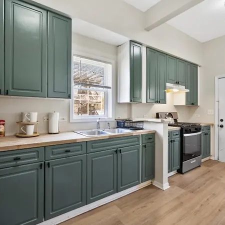 Spacious In Awesome With Wifi, Ac Apartment