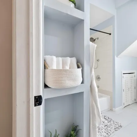 Spacious In Awesome With Wifi, Ac Apartment