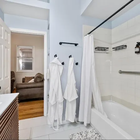 Spacious In Awesome With Wifi, Ac Apartment *