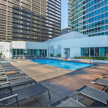 Apartment Live Like A King In Chicago