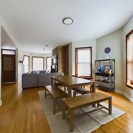 Cubs Clubhouse Retreat Apartment Chicago