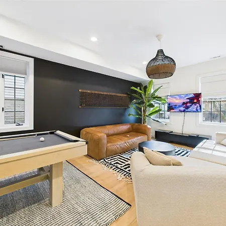 Spacious 4br With Outdoor Oasis