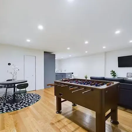 Chic Modern Comfort In Apartment *