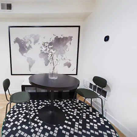 Chic Modern Comfort In Apartment *