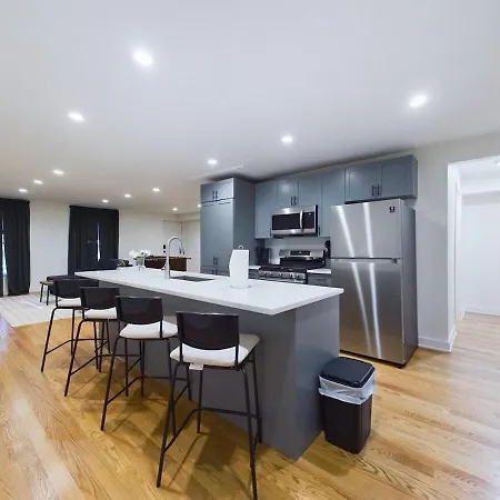 Apartment Chic Modern Comfort In Chicago