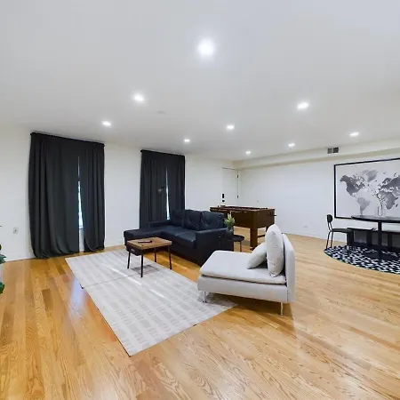 Chic Modern Comfort In Chicago