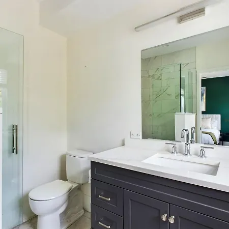 The Retreat Just 10 Mins From Bulls Arena Holiday home *