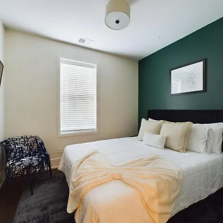 The Retreat Just 10 Mins From Bulls Arena Holiday home Chicago